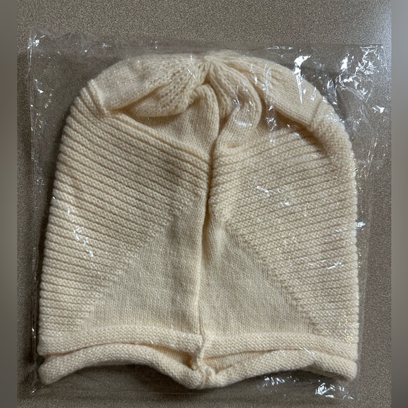 Winter Beanie - NIP - Picture 2 of 4